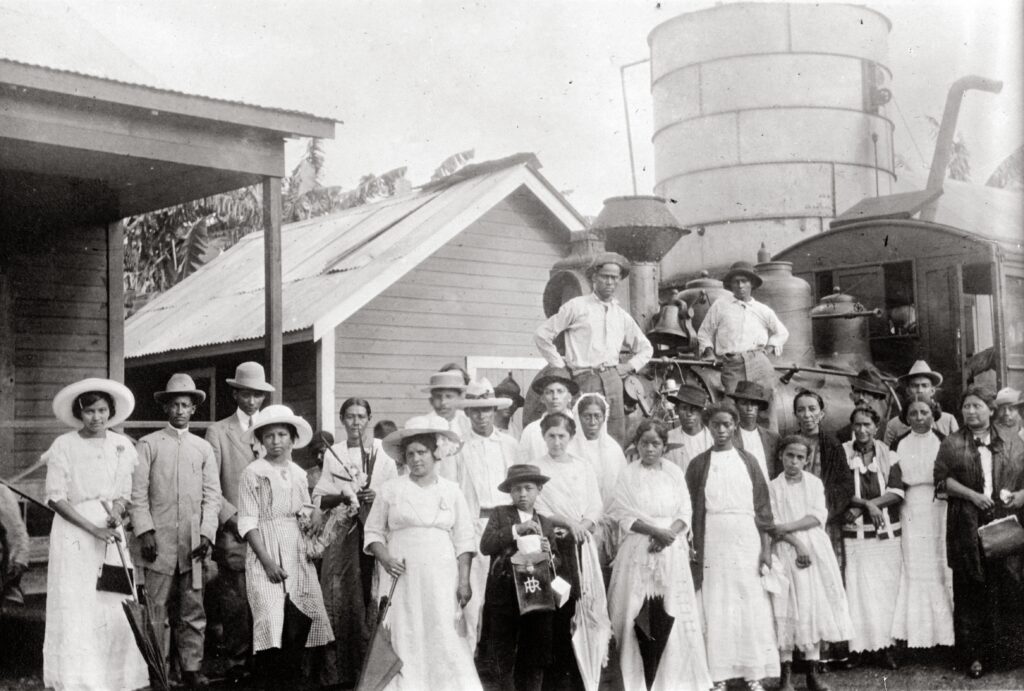 Reisende ved jernbanestasjonen i La Ceiba tidlig på 1900-tallet