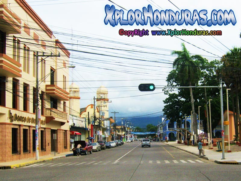 Gate i sentrum av La Ceiba i Honduras